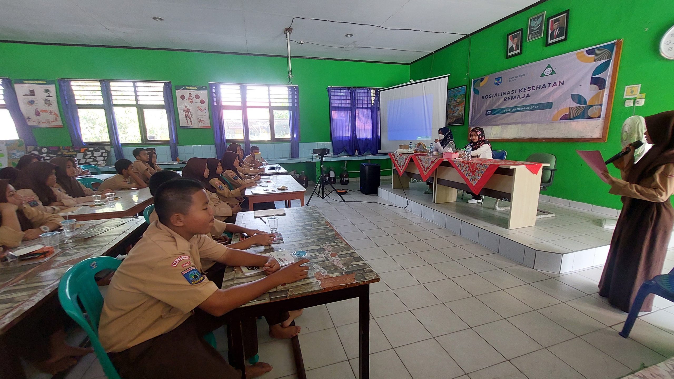 SOSIALISASI KESEHATAN REMAJA SMP NEGERI 3 SIJUK 30 OKTOBER 2024 SOSIALISASI KESEHATAN REMAJA SMP NEGERI 3 SIJUK 30 OKTOBER 2024